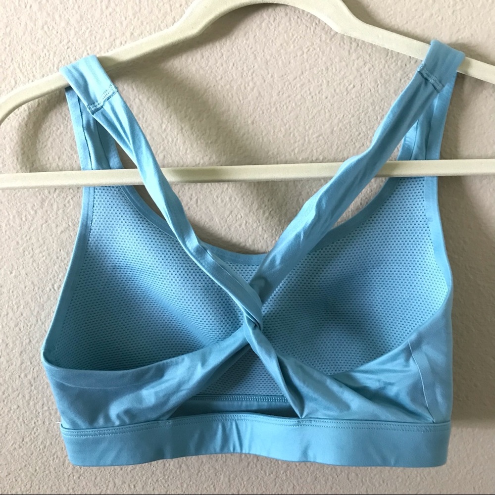 Aerie Chill Play Move Twist Back Sports Bra